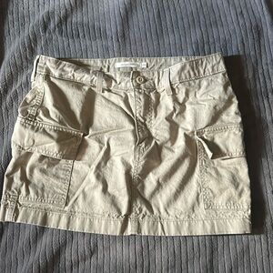 I’m selling a ‘94 cargo skirt that’s a size 28. It’s from Levi’s